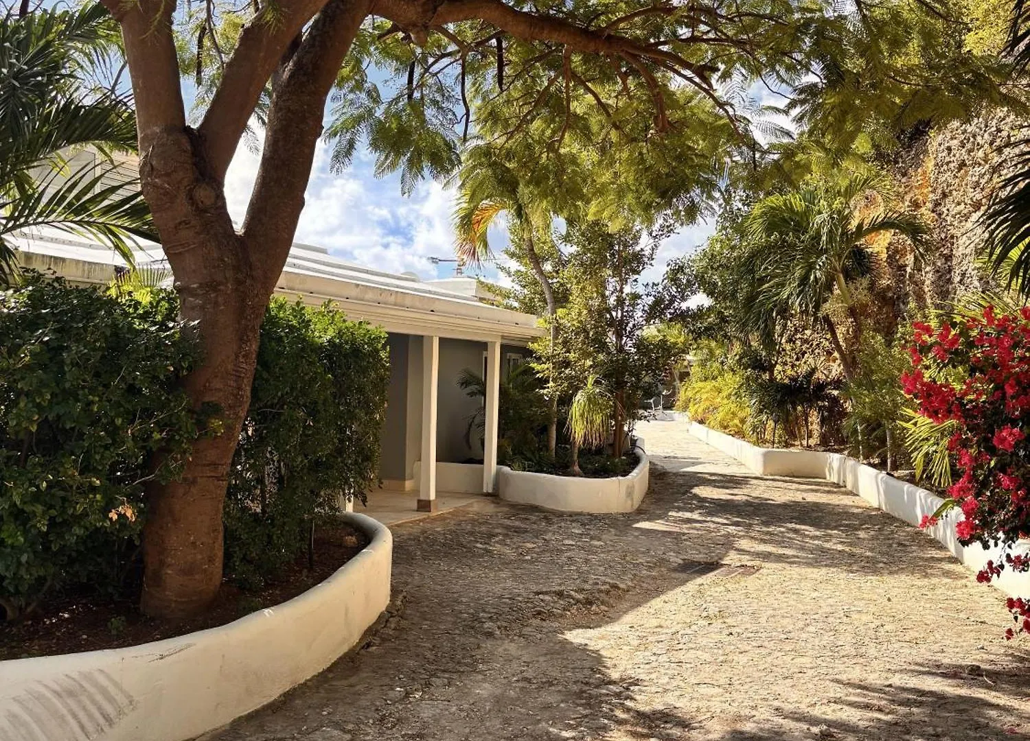 Villa C'Est La Vue, 2 Bedrooms Pool And Jacuzzi Les Terres Basses Sint Maarten